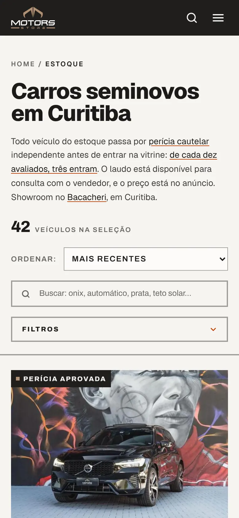 Página de estoque do site da Motors Store no celular: título, ordenação, busca e o primeiro veículo da lista.